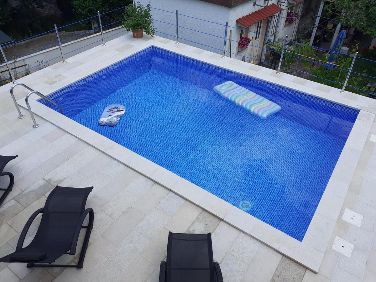 Apartment Hana With A Private Pool Malinska Exterior foto