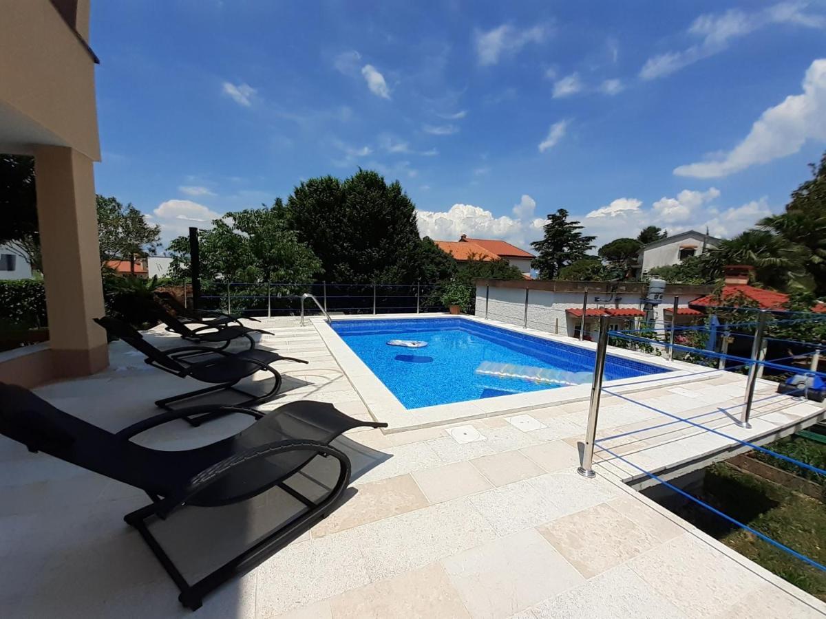 Apartment Hana With A Private Pool Malinska Exterior foto