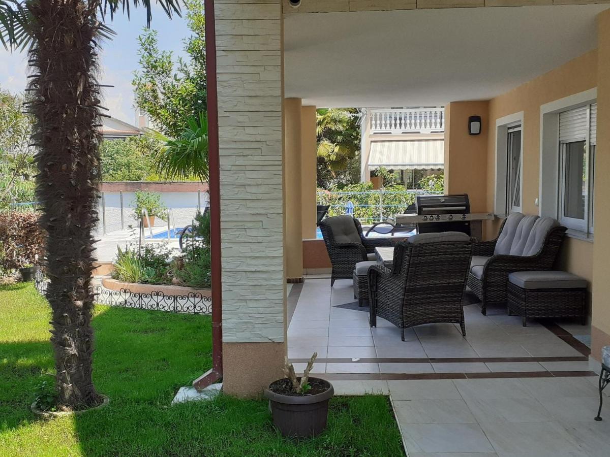 Apartment Hana With A Private Pool Malinska Exterior foto